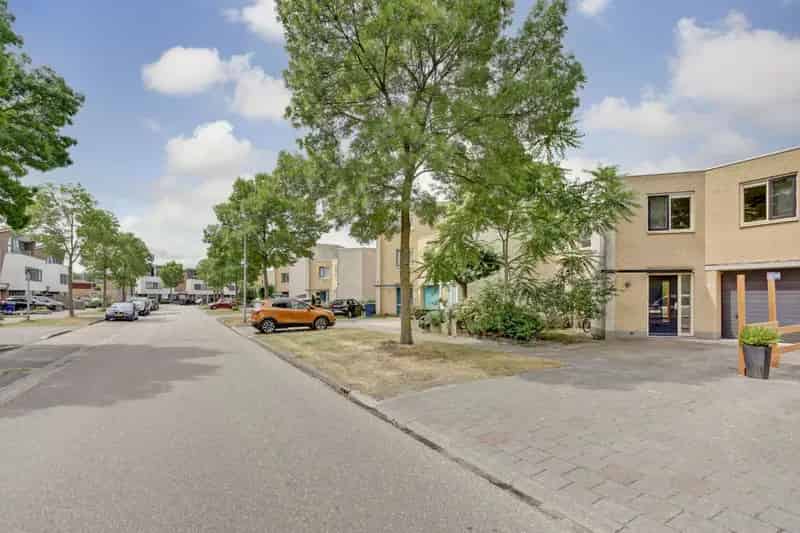 Ruime Tussenwoning Almere Literatuurwijk 145m2 Garage Energielabel A