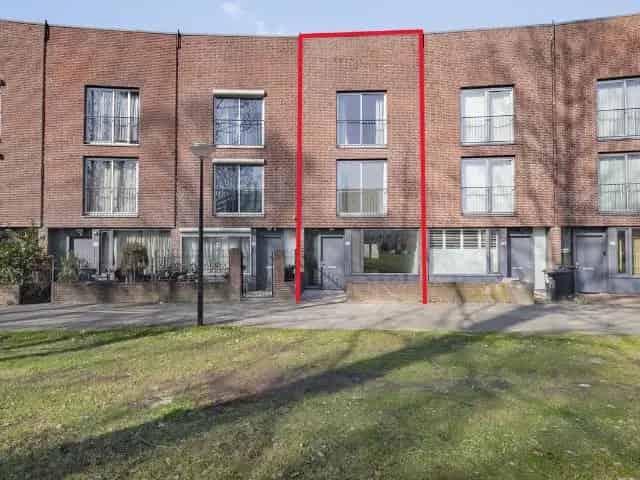 Amsterdamse Eengezinswoning te Koop: 133m², Garage, Dakterras
