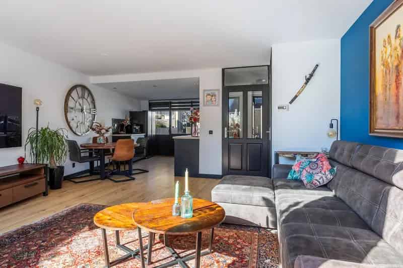 4 Slaapkamers Eengezinswoning Nabij Station Moderne Keuken Badkamer