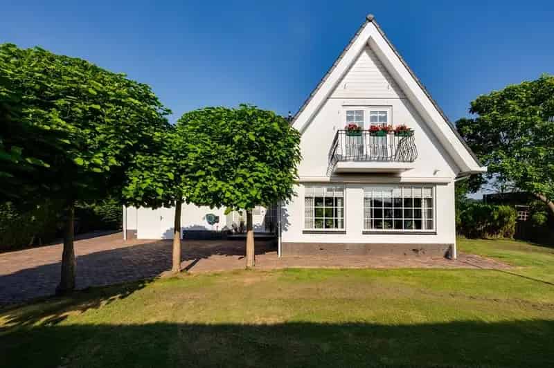 Vrijstaande Villa Rhoon 4 slaapkamers Grote Tuin Dubbele Garage