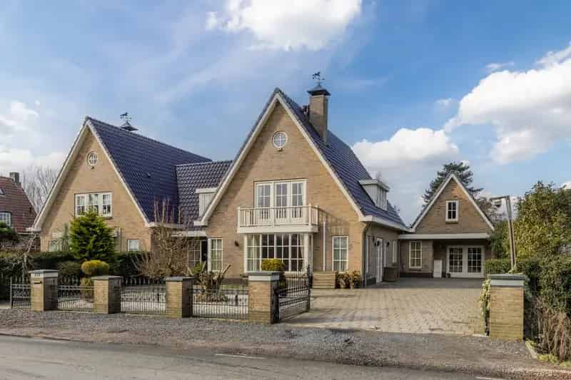 Huis te koop Badhoevedorp: Ruime gezinswoning 300m² met garage-appartement