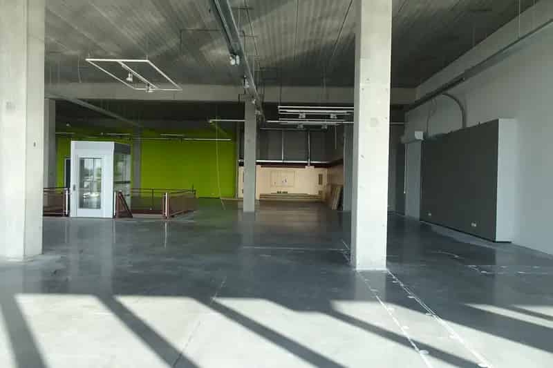 Bedrijfshal Mijdrecht 2002m2 Showroom Winkelruimte te Huur