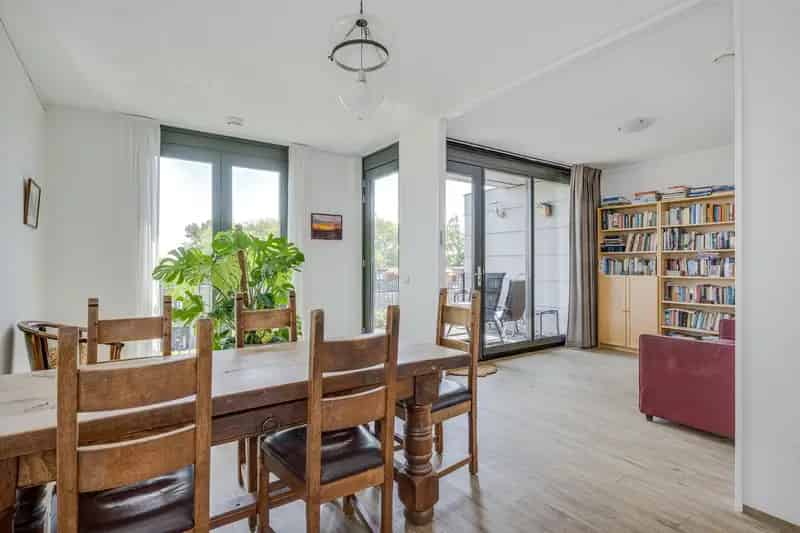 3 Kamer Appartement Voorschoten Centrum Parkeerplaats Balkon