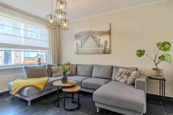 Ruime gezinswoning met garage en uitbouw