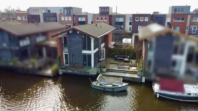 Moderne gezinswoning Purmerend met rivierzicht en smart home