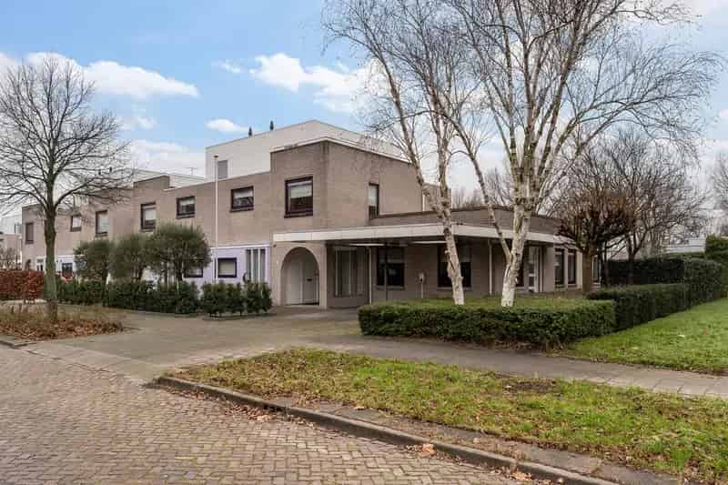 Riant vrijstaand huis 7 slaapkamers Maassluis