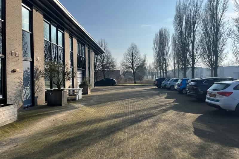 Bedrijfsunit 204 m2 te Huur Hoofddorp