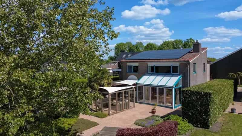Vrijstaande woning Giesbeek aan de Gieseplas met bijgebouw