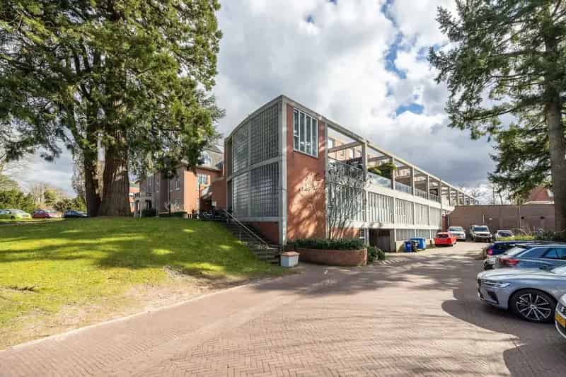 Maatschappelijke Ruimte te Huur Laren 126m²