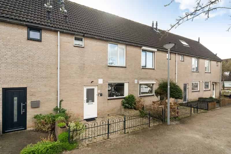 Tussenwoning Hoogvliet 3-5 kamers tuin Zuidoosten