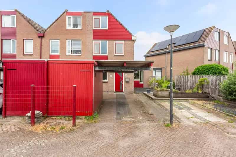 Huis te koop Maassluis: 3 slaapkamers moderne keuken carport