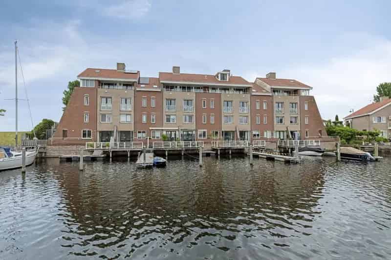 Luxe Herenhuis aan de Haven met Privé Ligplaats