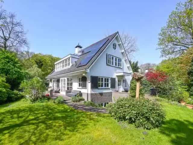 Lichtrijke Villa Bloemendaal 254m2 5 slaapkamers 3 badkamers