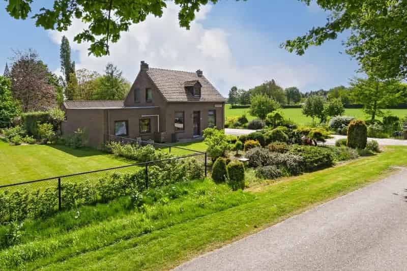 Vrijstaande woning Heythuysen 6551m2 perceel garage stal