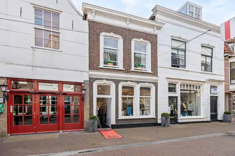 Huis te koop Nobelstraat Brielle: Woonwinkelpand met Tuin en Dakterras
