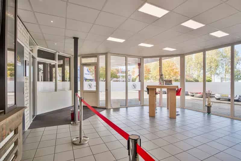 Bedrijfshal met kantoorruimte te koop in Leeuwarden