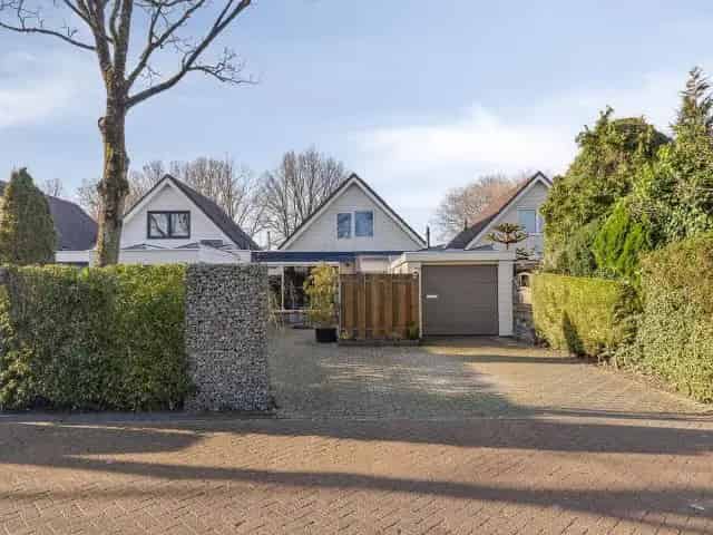 Semi Bungalow Heerhugowaard 4 slaapkamers 2 badkamers  Zonnepanelen