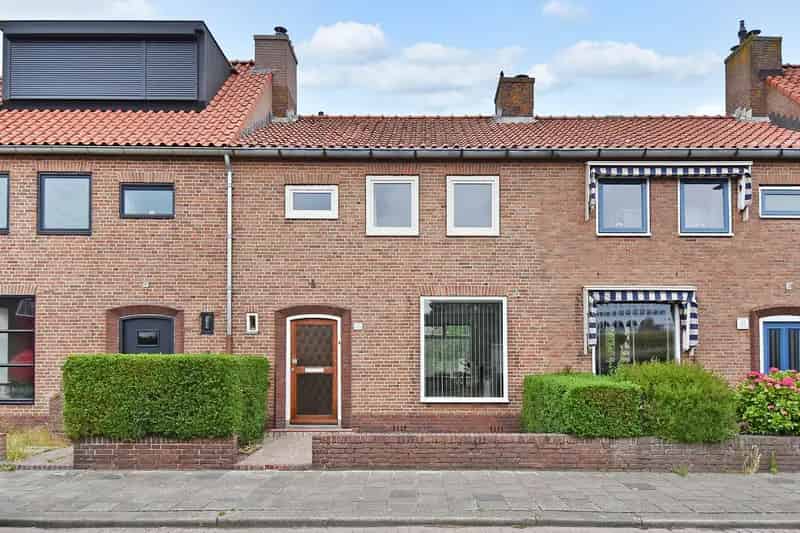 Huis te koop Hoek van Holland: 4 kamer woning met vrij uitzicht