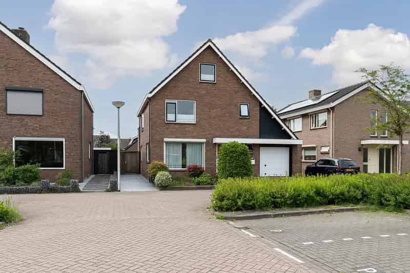 Huis Te Koop , 4, Sterremuurplaats, Bleskensgraaf ca, Zuid-Holland