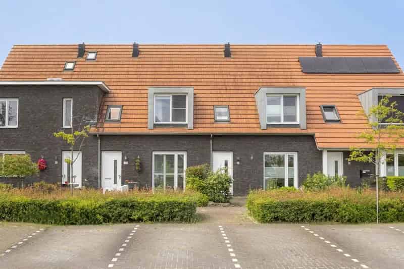 Ruime gezinswoning Waddinxveen 4 slaapkamers moderne keuken tuin parkeergelegenheid