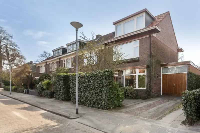 Jaren 20 Hoekhuis Rotterdam Hillegersberg 5 slaapkamers diepe tuin