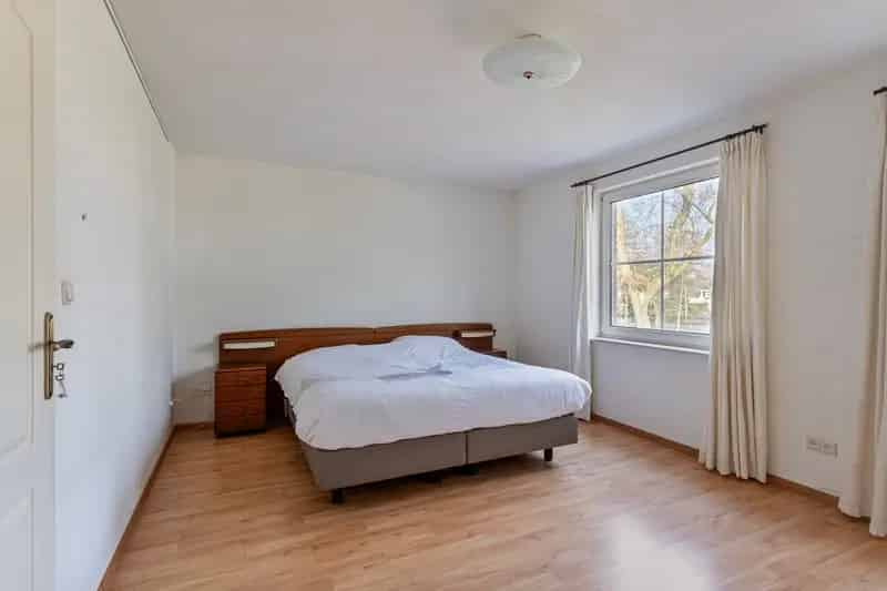 Huis te koop Tuindorp de Kievit Ruime woning met serre en grote tuin