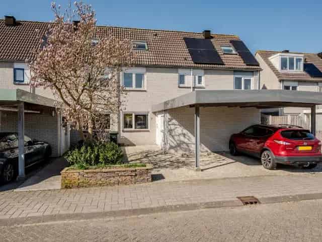 Goed onderhouden middenwoning te koop in Almere
