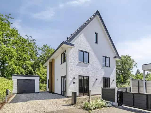 Moderne Villa te Koop Roosendaal 5 slaapkamers 2 badkamers Duurzaam