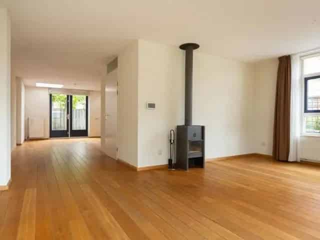5 Slaapkamers 2-onder-1-kapwoning Parkbuurt Oosteinde