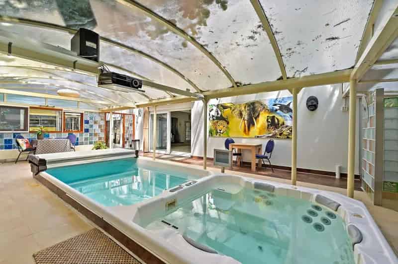 Huis te koop Monsterseweg Den Haag: Luxe villa met zwembad