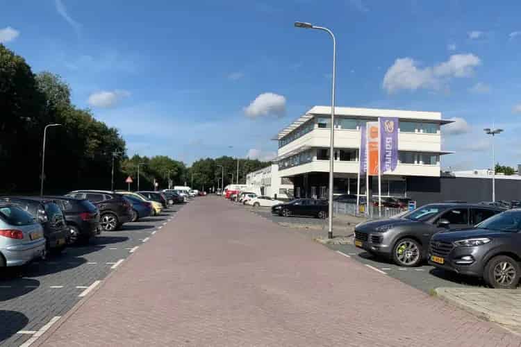 Kantoorruimte Zwijndrecht A16: Gemeubileerde Units 30-60m2