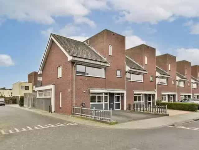 Ruime Hoekwoning Floriande 5 Slaapkamers 2 Badkamers
