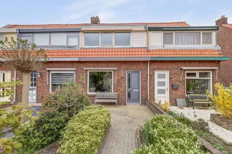 Jaren 30 woning De Lier diepe tuin 2 slaapkamers