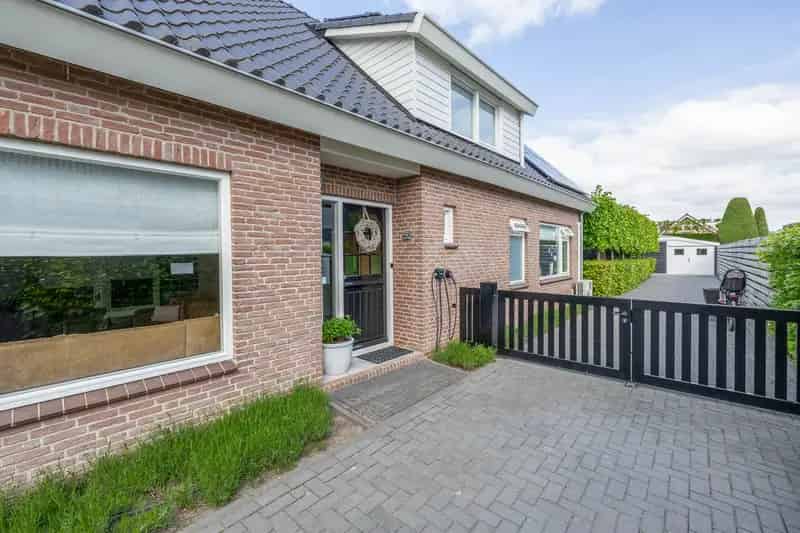 Huis te koop Moerkapelle: Ruime 6 Slaapkamers, 2 Badkamers, Tuin, Zonnepanelen