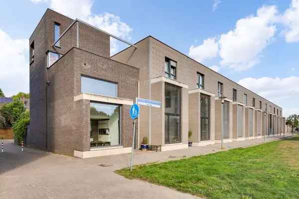 Ruim halfvrijstaand huis te huur in Scharn 4 slaapkamers