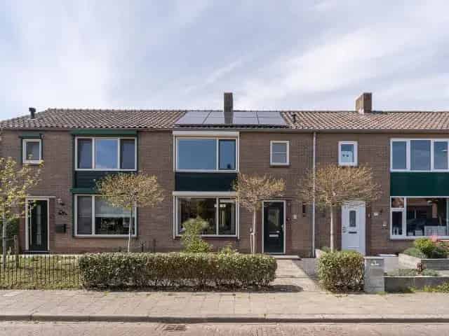 Tussenwoning Krabbendijke: Diepe Tuin Zonnepanelen Airco