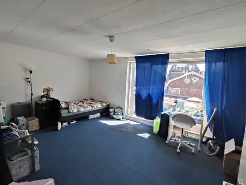 Ruime Kamer met Eigen Douche en Terras