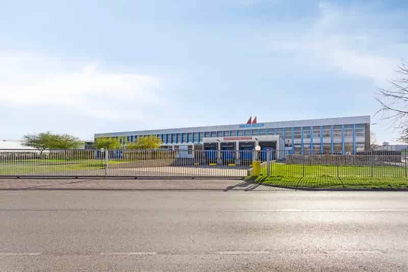 Bedrijfshal Sneek te Huur 12636m2 Opslag Kantoor Loading Docks
