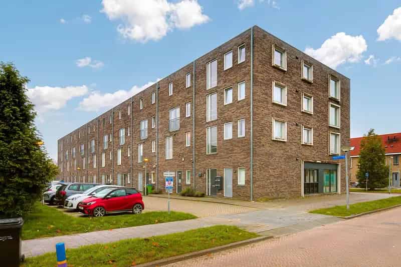 Appartement te koop Almere: 3 slaapkamers, dakterras 45m2