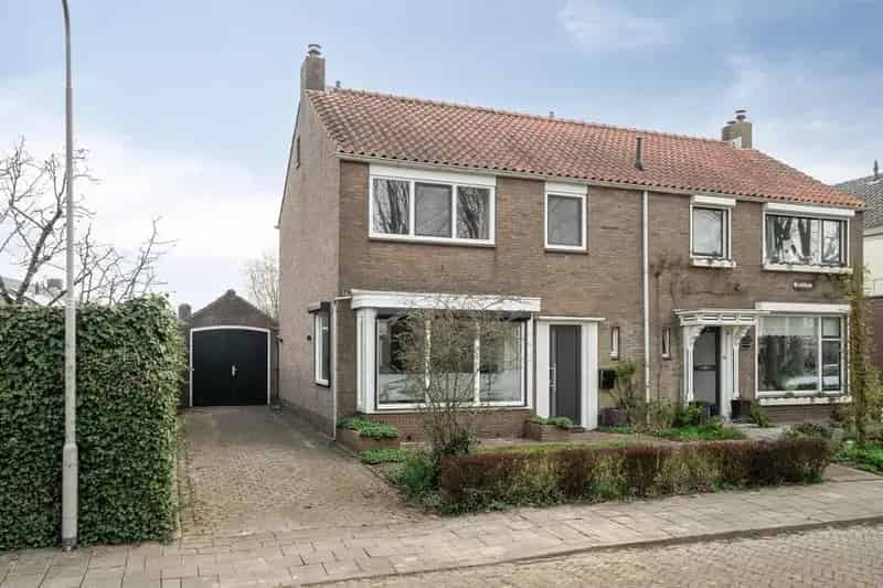 Moderne 2-onder-1-kapwoning te Kloetinge