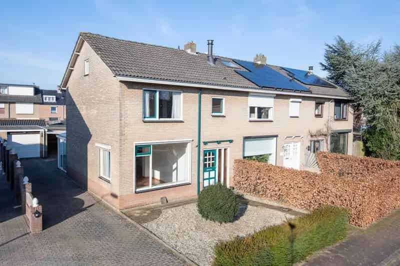 Huis te koop: Royale Hoekwoning met Garage en Serre