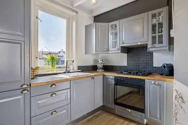 Tussenwoning Nieuwe Tonge Ruime Tuin Grote Schuur Starterswoning