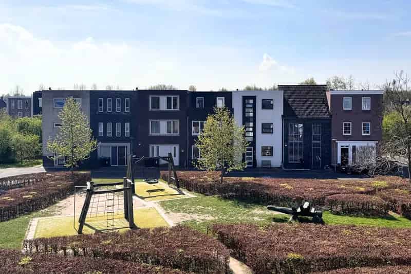 Huis te koop Almere Noorderplassen: Ruime gezinswoning met 4 slaapkamers