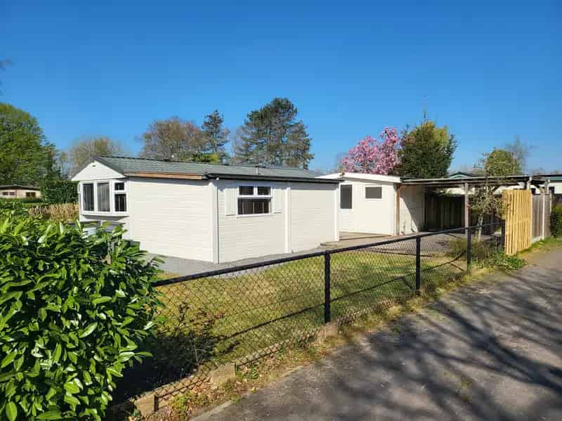 Ruim Chalet Schijndel  Met Whirlpool En Tuin