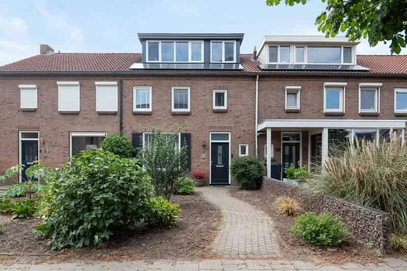 Moderne Tussenwoning Vught 4 slaapkamers luxe badkamer