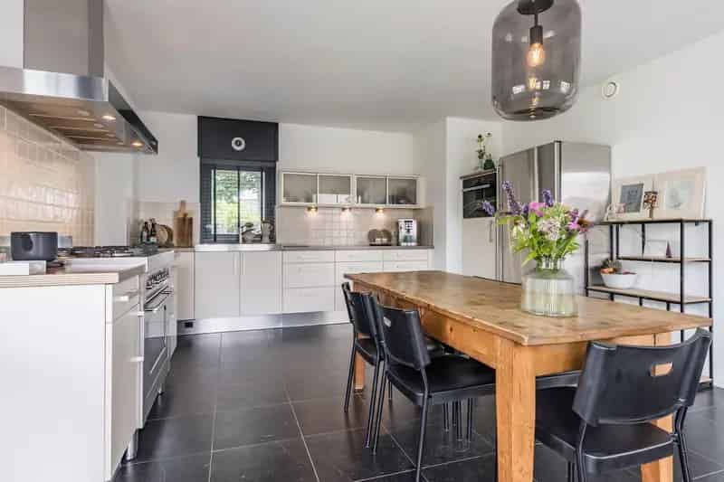 Zeer Royale 2-onder-1-kapwoning te koop 4 slaapkamers Grote Garage Dongen
