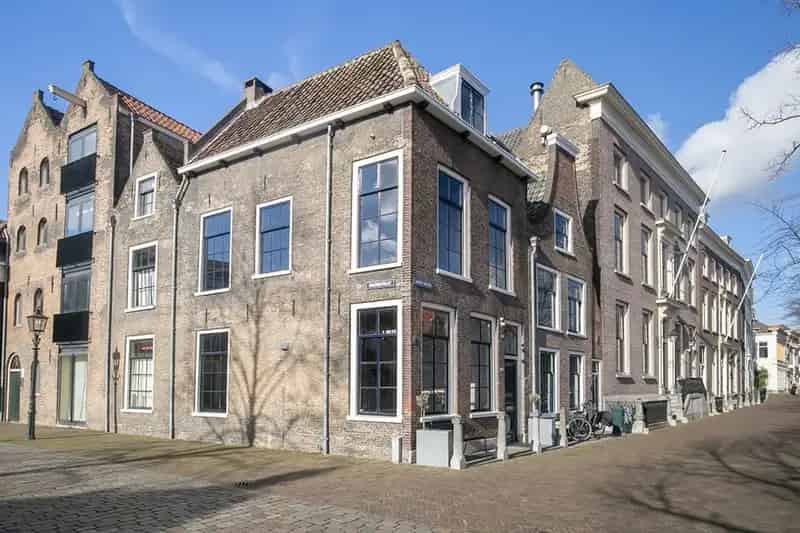 Gemeubileerd Grachtenpand Schiedam 3 Kamers Luxe Keuken Airco