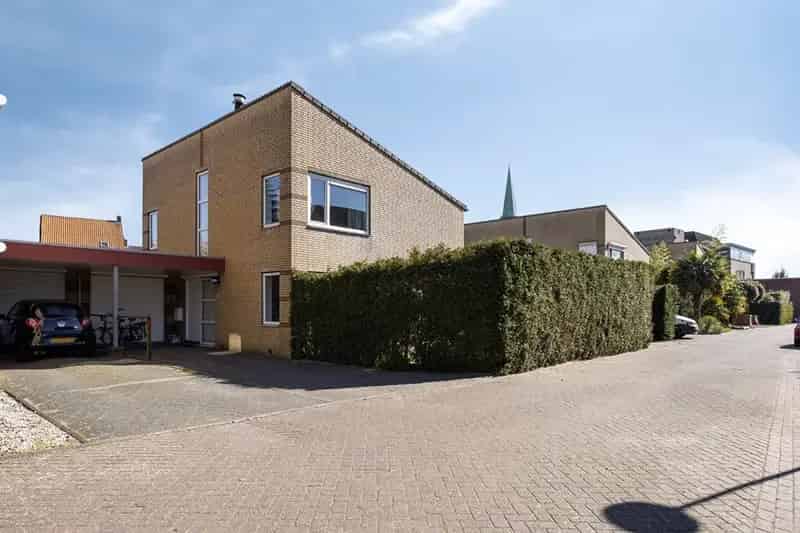 Vrijstaande woning Sint Jansteen met garage en loods 50m2