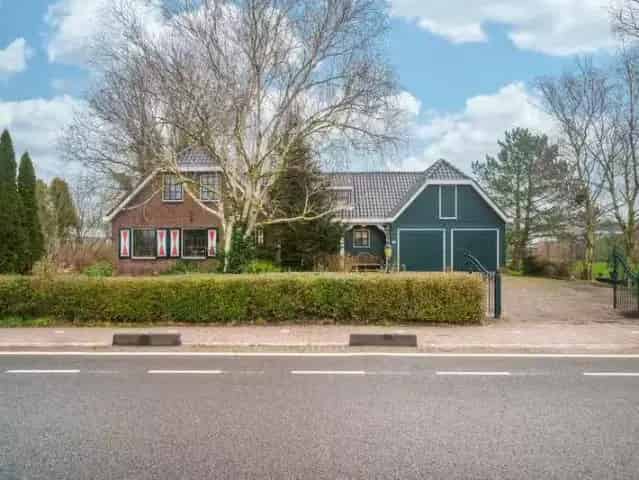 Boerenvilla te Den Ilp 103 Ruime Villa aan het water