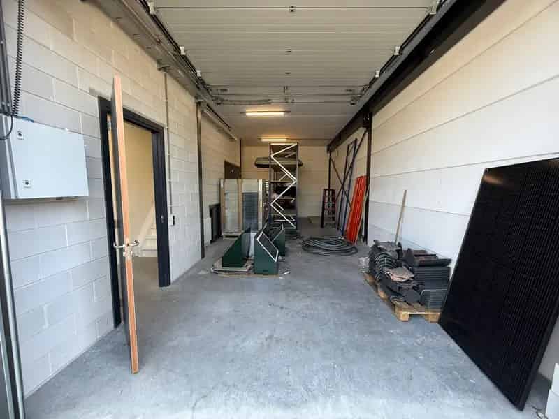 Bedrijfsunit te Huur Zoetermeer Rokkehage 129m²